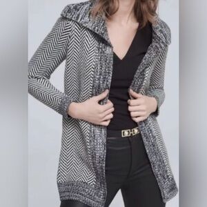 White House Black Market Small Black & White Chevron Long Sleeve Open Cardigan